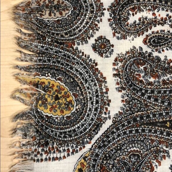 Very large triangle vintage shawl or wrap - Picture 2 of 5